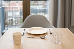 Servies-Lilitouch, Neos daklozenopvang Eindhoven.jpg